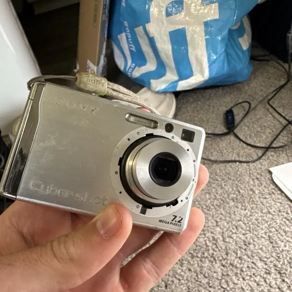 Sony Cybershot DSC-W80 7.2 MP Digital Camera + Battery SD Charger & Case Tested